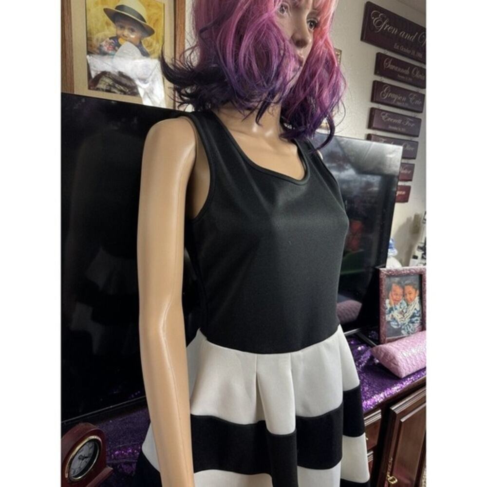 -DRESS WOMANS Crystal Sky Black And White Wide Stripe Knee Length Dress Size 11 - Picture 4 of 4